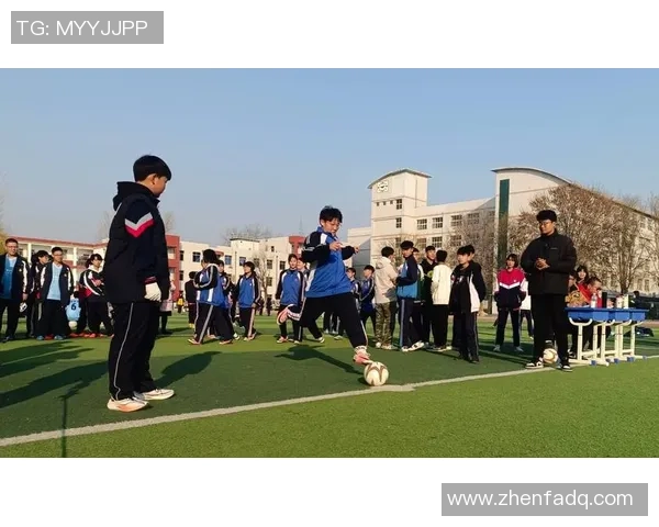 足球合作运球技巧分享提升团队默契与比赛表现的有效方法 足球合作运球技巧分享提升团队默契与比赛表现的有效方法